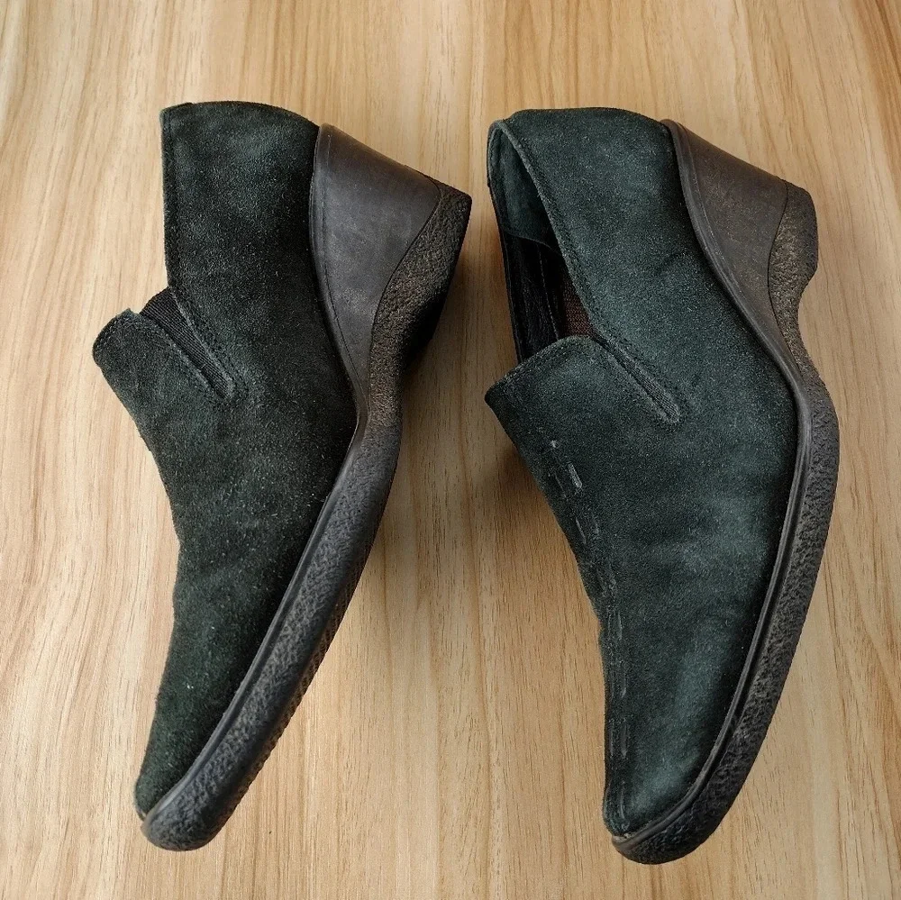 Aquatalia Shoes 8.5 By Marvin K Wedge Black Suede Slip On Heel Whipstitch Accent